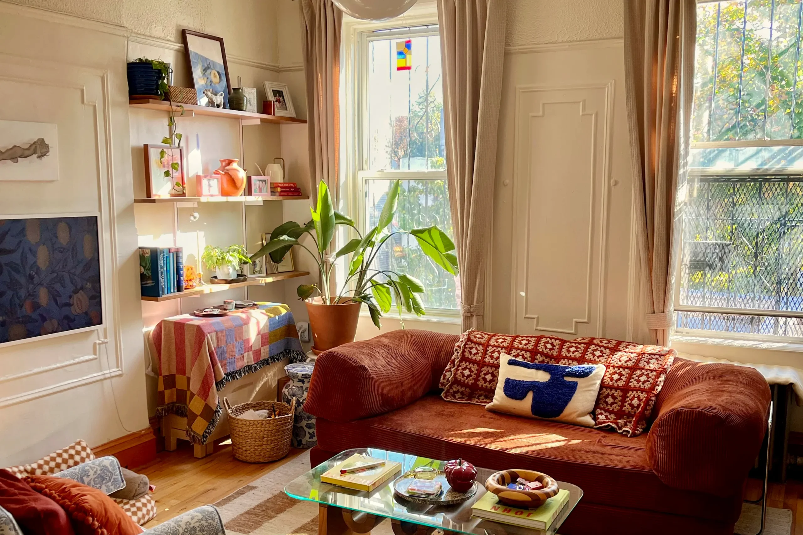A Renter Turned a Brooklyn Apartment into a Colorfully DIYed Sanctuary (Wait Until You See the Cat’s Office)